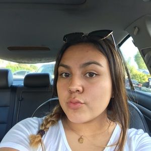 Meet your Posher, Emilyne